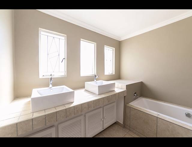 4 BEDROOM FREESTANDING TO LET IN JUKSKEI PARK